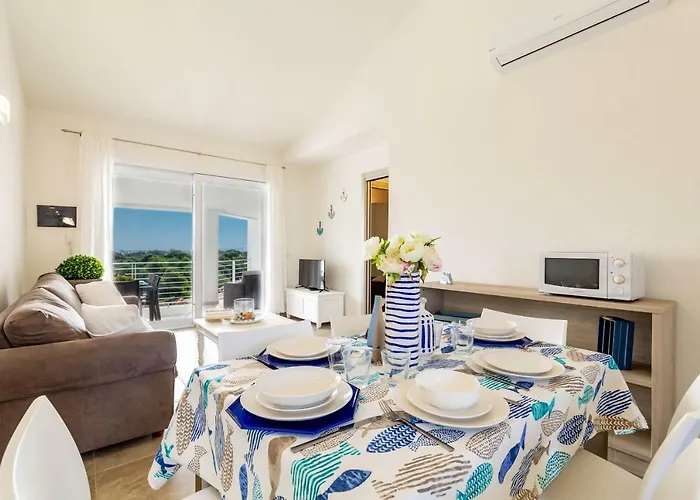 Caneis Apartments